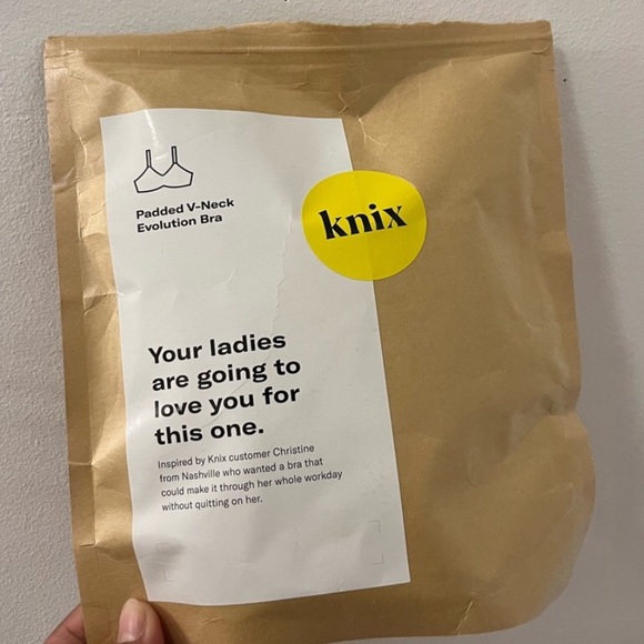 Knix padded v-neck Evolution Bra - Picture 4 of 6